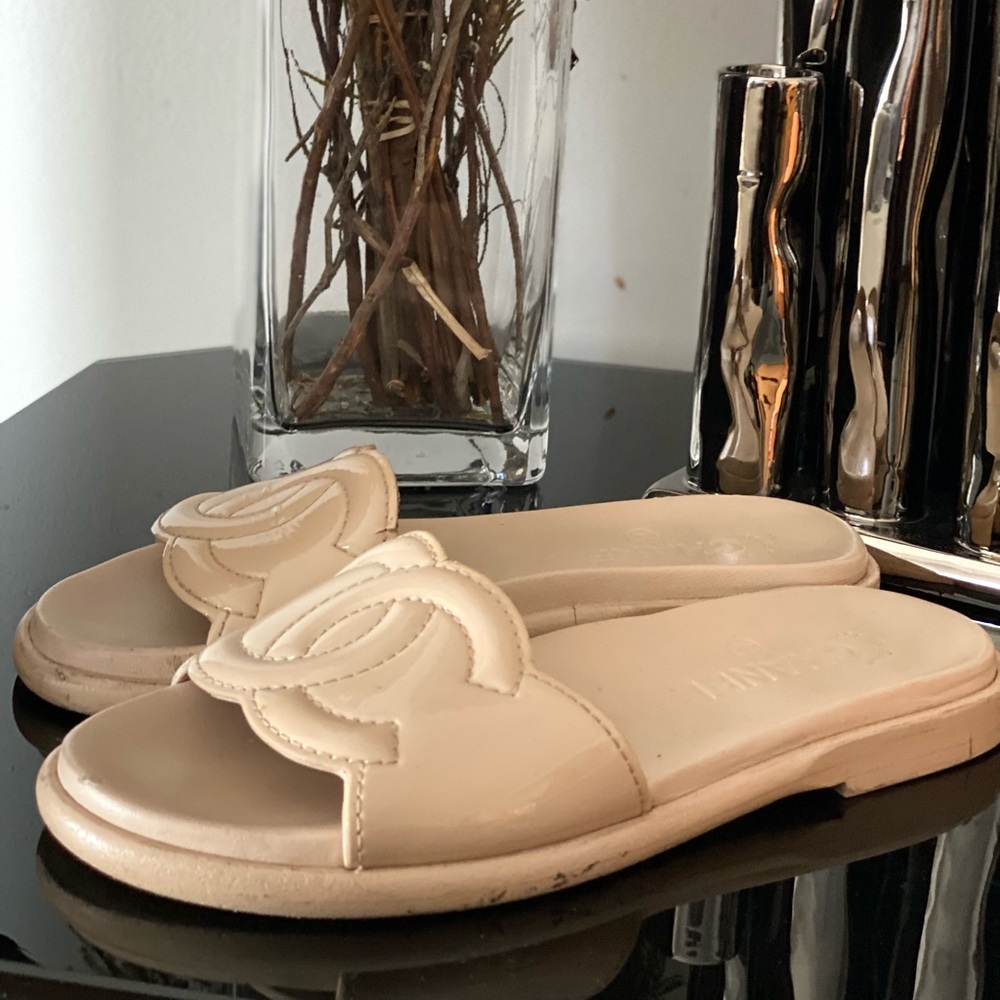 Authentic Chanel Slip-ons. - Picture 4 of 11
